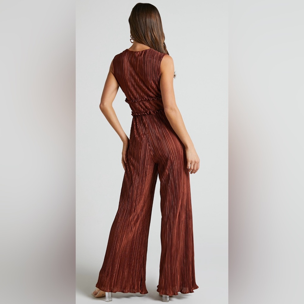 Showpo Armida Plisse Jumpsuit - Picture 4 of 5